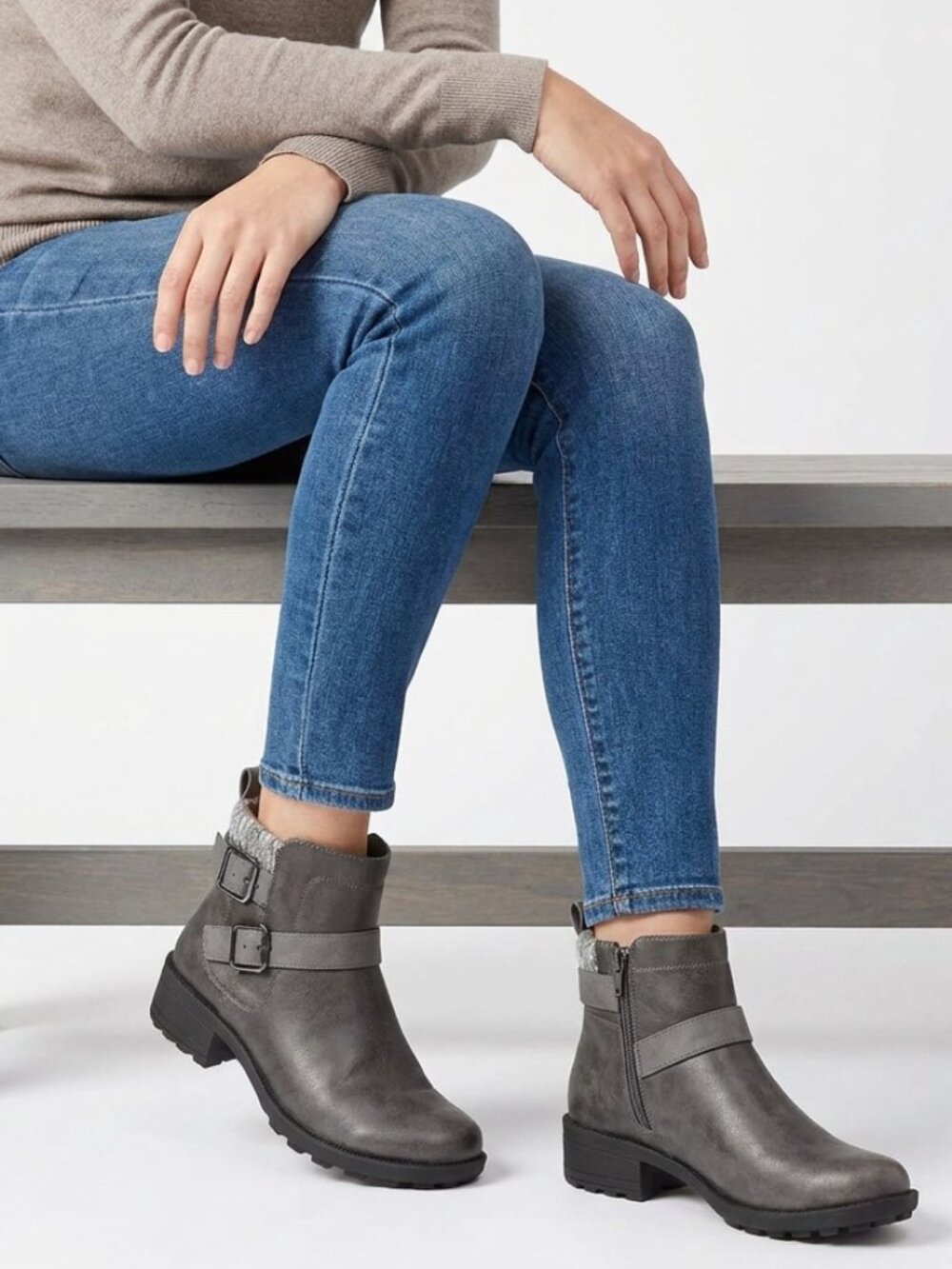 Easy Street Women's Kourt Slip Resistant Ankle Boots Size: 7m